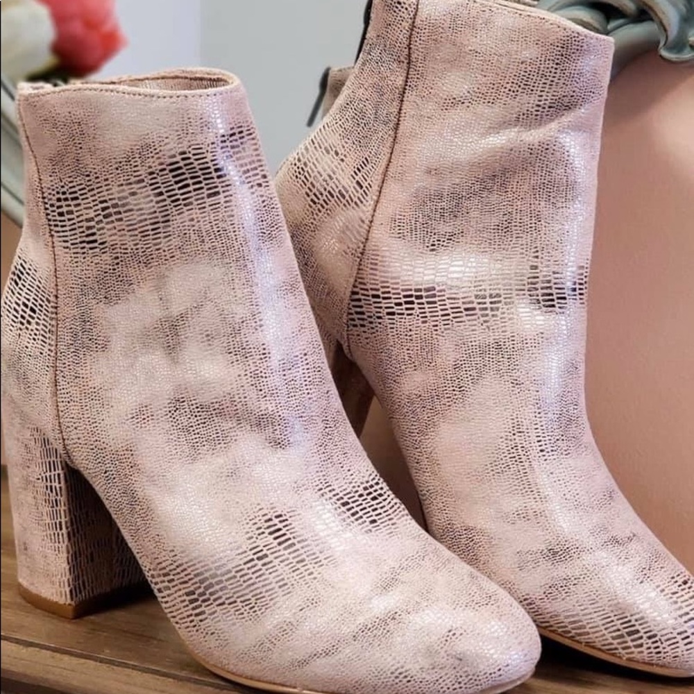 Very G venomous blush booties
